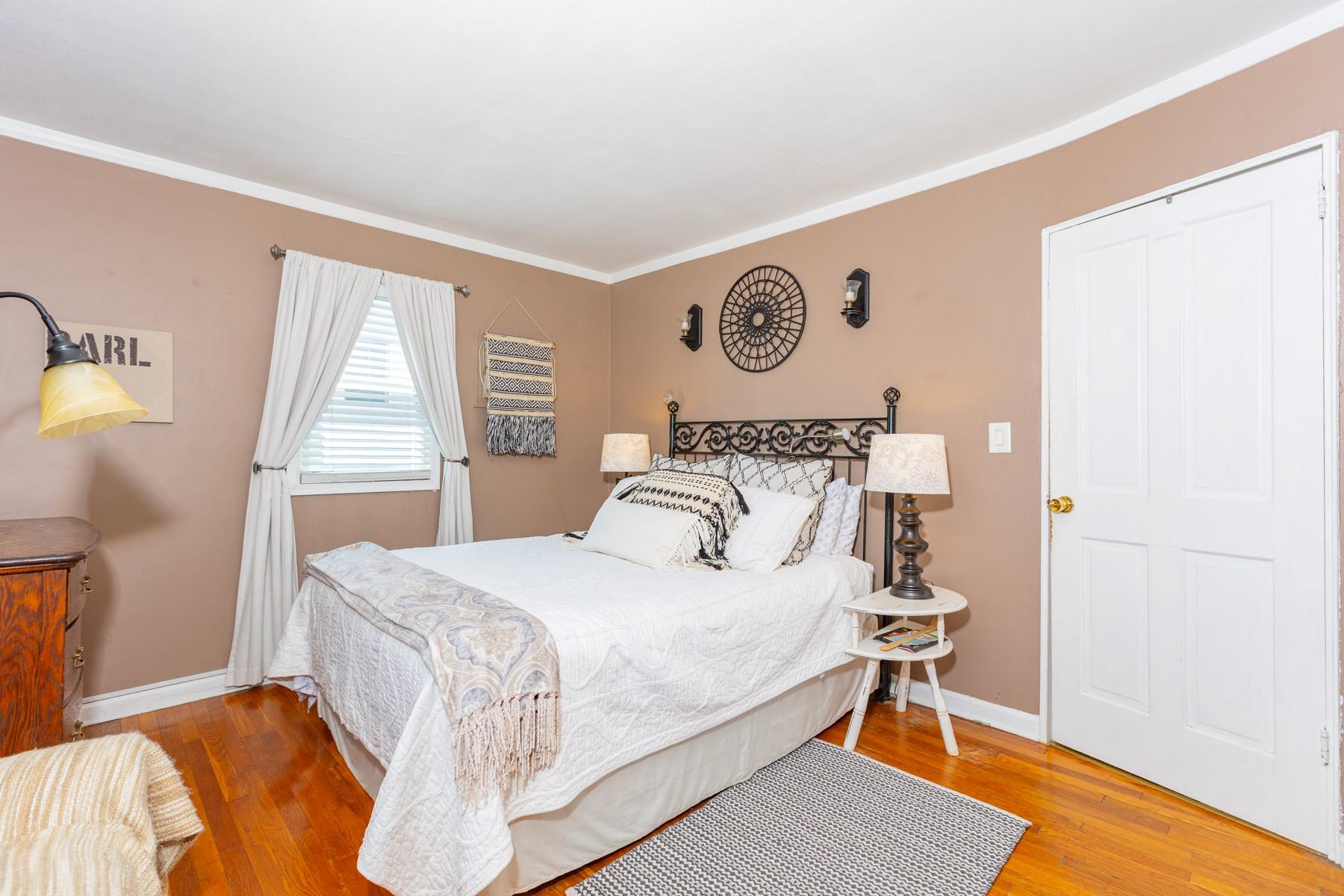 120 Gladstone Avenue, West Islip, New York image 7