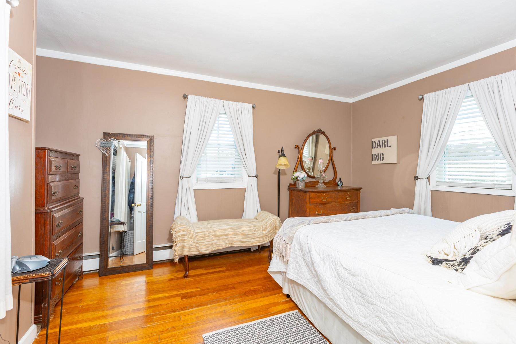 120 Gladstone Avenue, West Islip, New York image 6