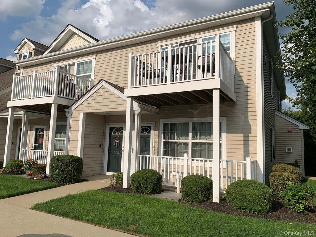 Photo of 301 Willow Ln Valley Stream LN, Valley Stream, NY 11580 (MLS # 1029720)
