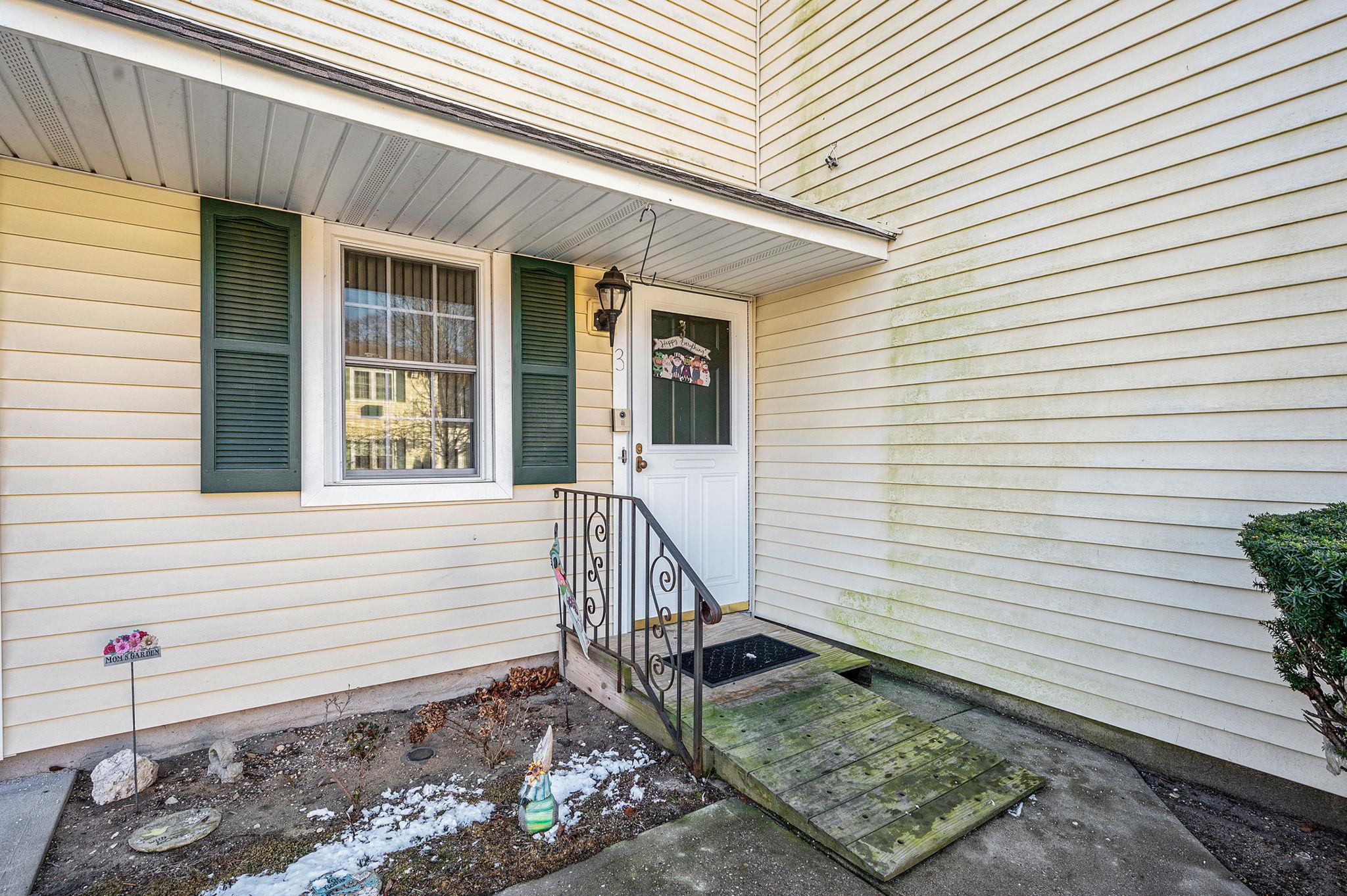 215 E Main St #3, East Islip, New York image 3