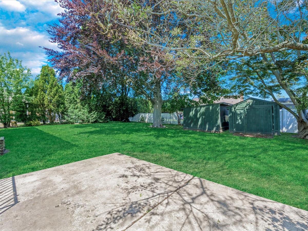 261 N Albany Avenue, Massapequa, New York image 24