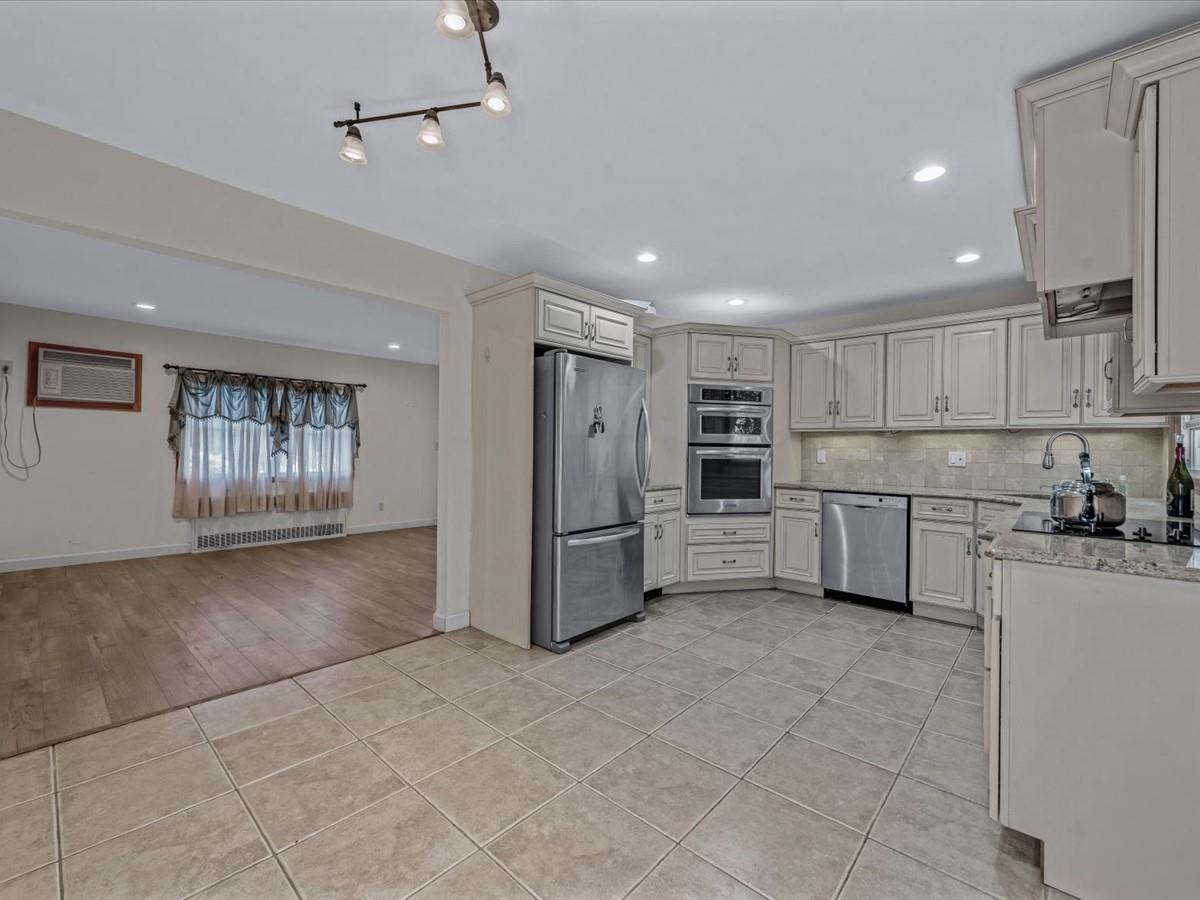 261 N Albany Avenue, Massapequa, New York image 6