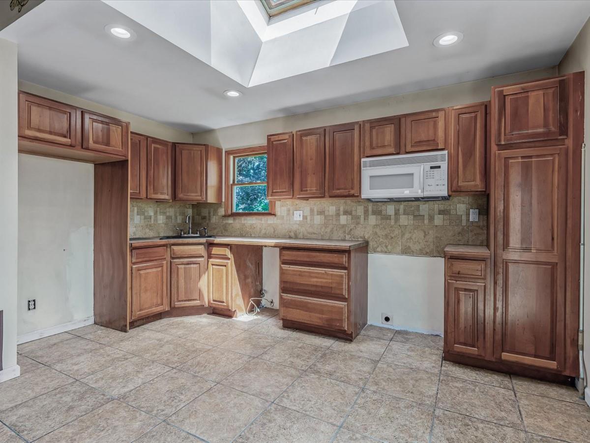 261 N Albany Avenue, Massapequa, New York image 14