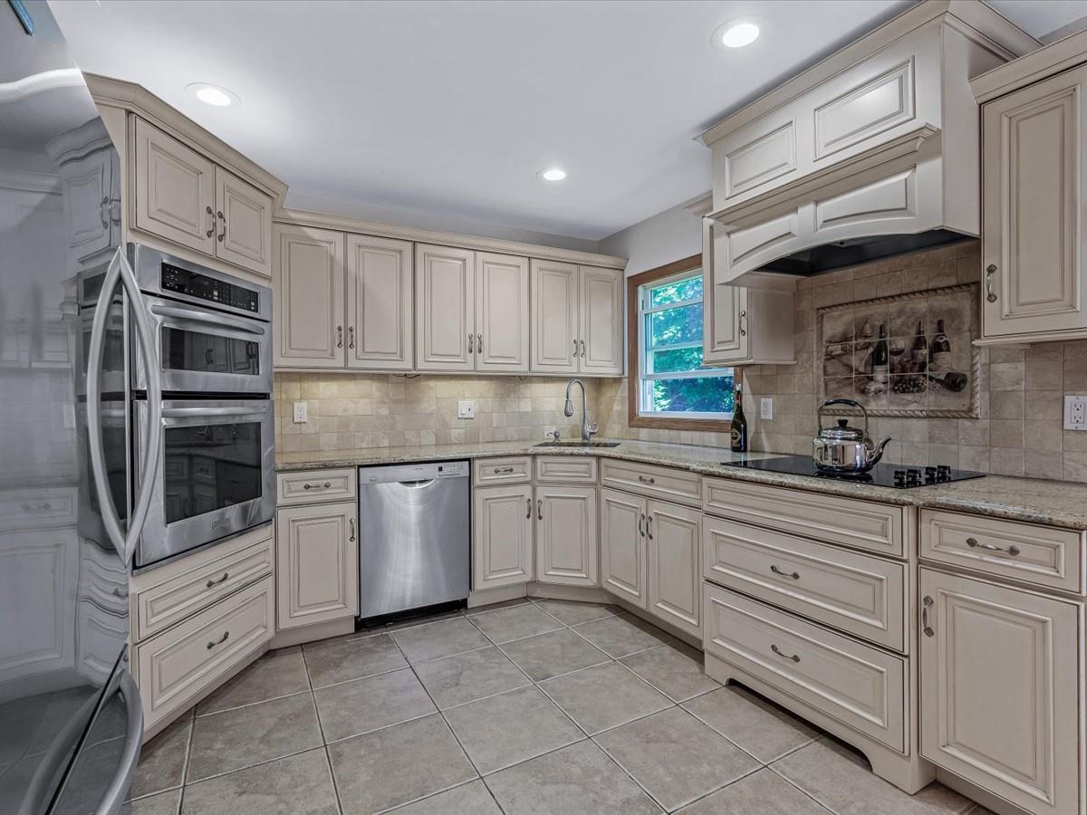 261 N Albany Avenue, Massapequa, New York image 8