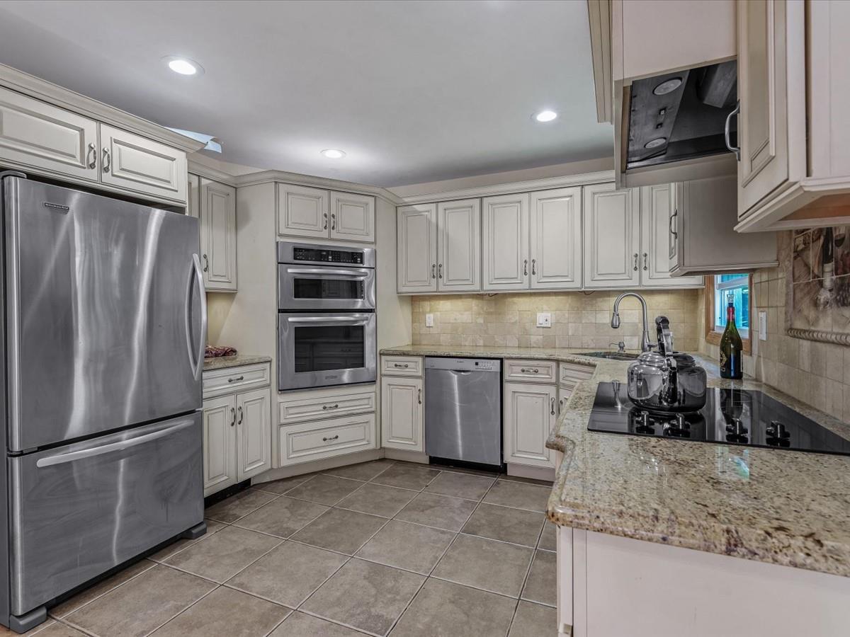 261 N Albany Avenue, Massapequa, New York image 7
