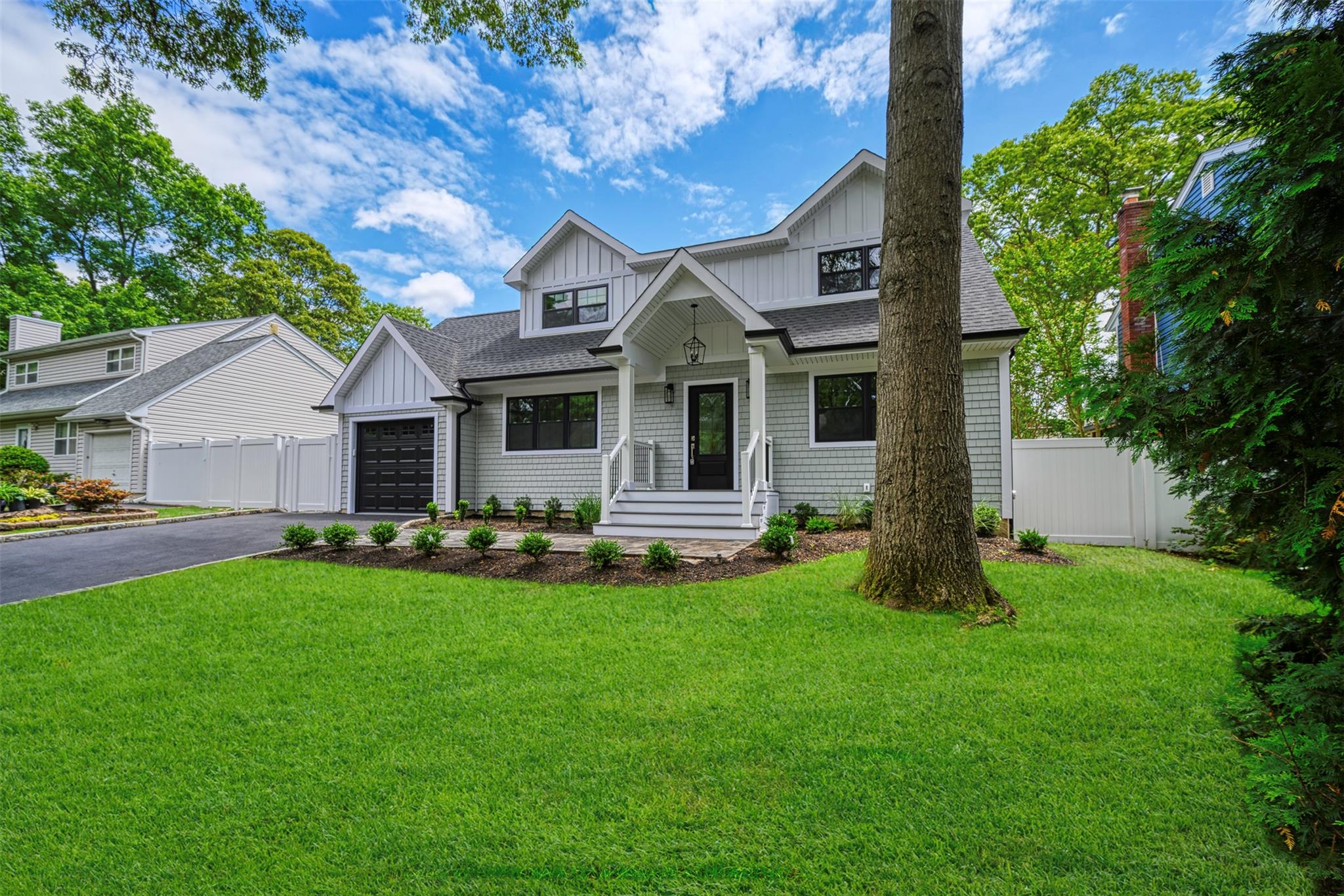 8 Massey Court, Huntington, New York image 3