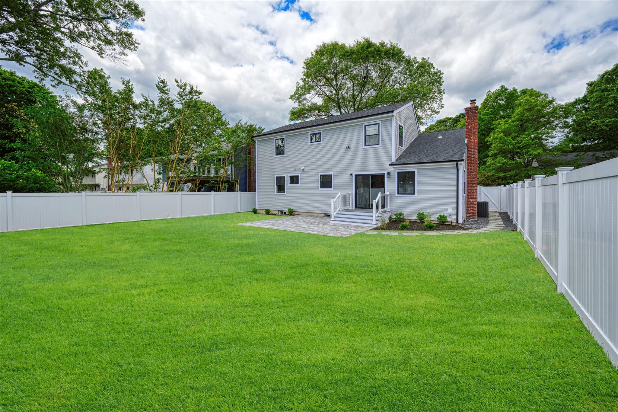 8 Massey Court, Huntington, New York image 7