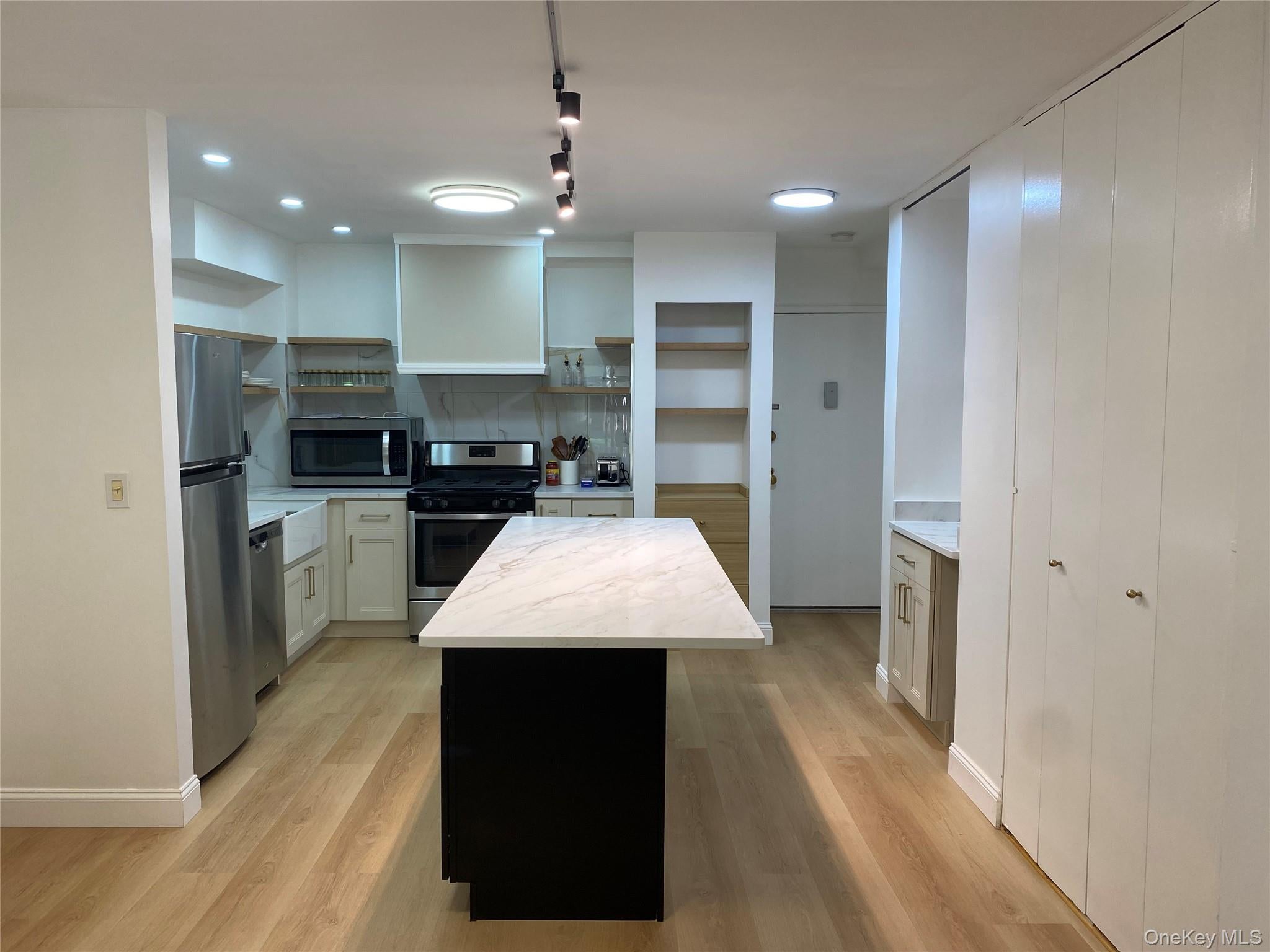 1230 Estates Lane 1136