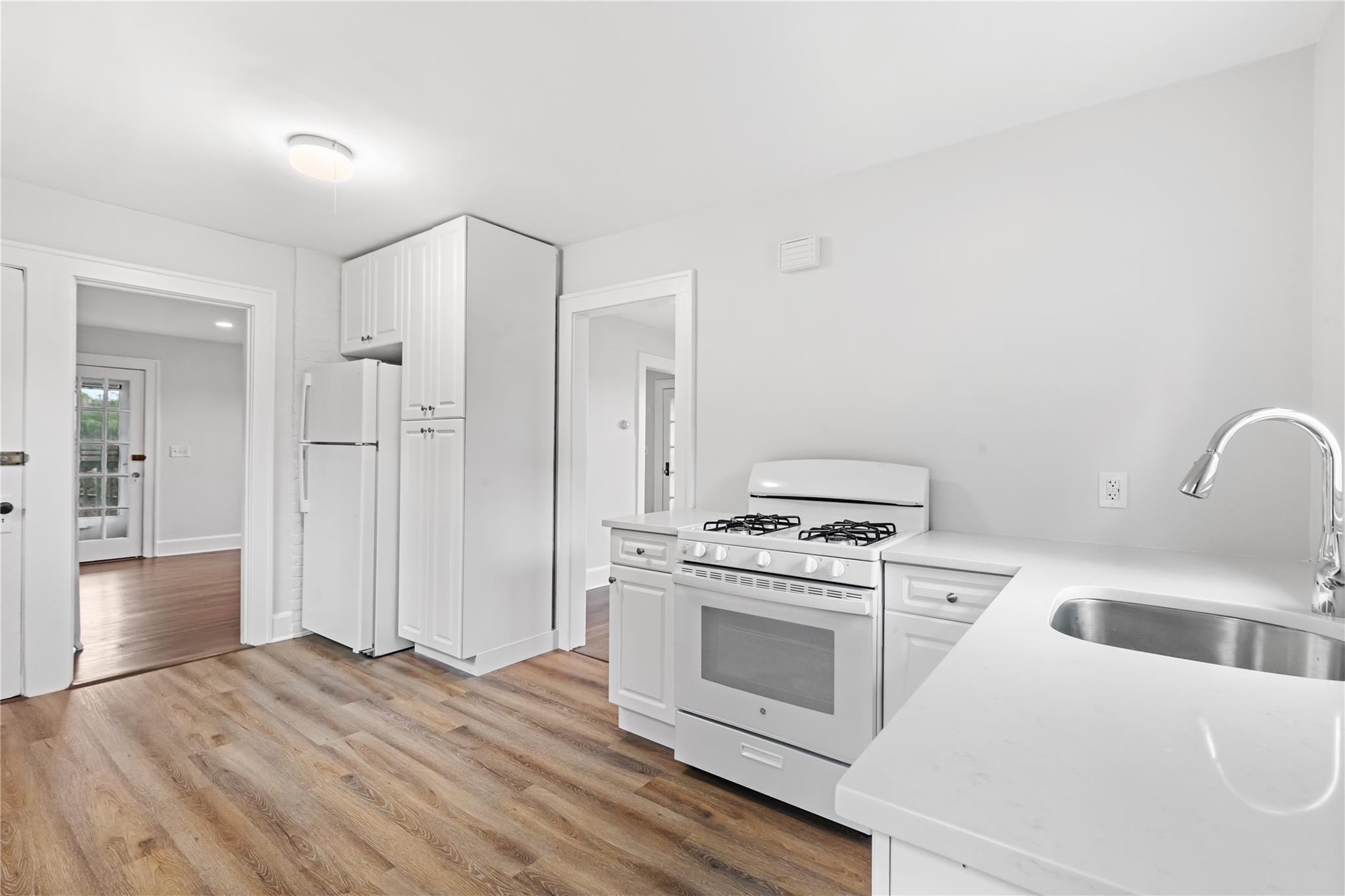 12 Bolling Place, Greenwich, Connecticut image 4