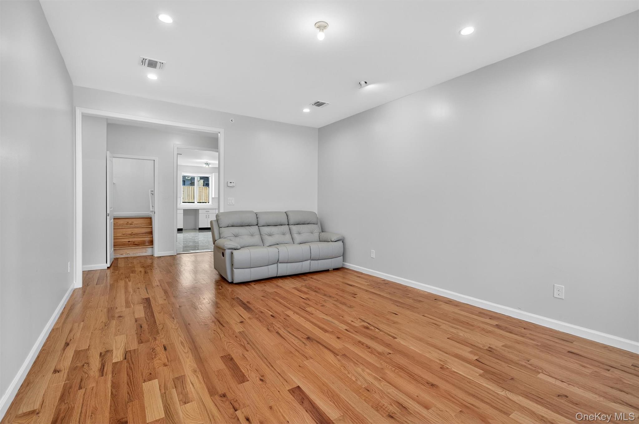 7 Maglenitz Street 402