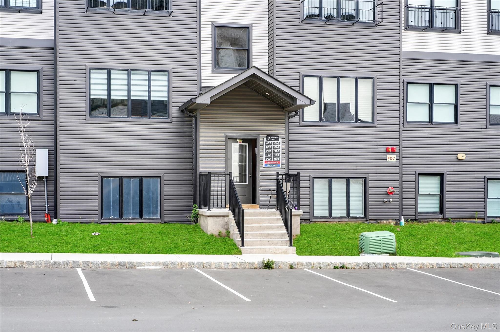 7 Maglenitz Street 402