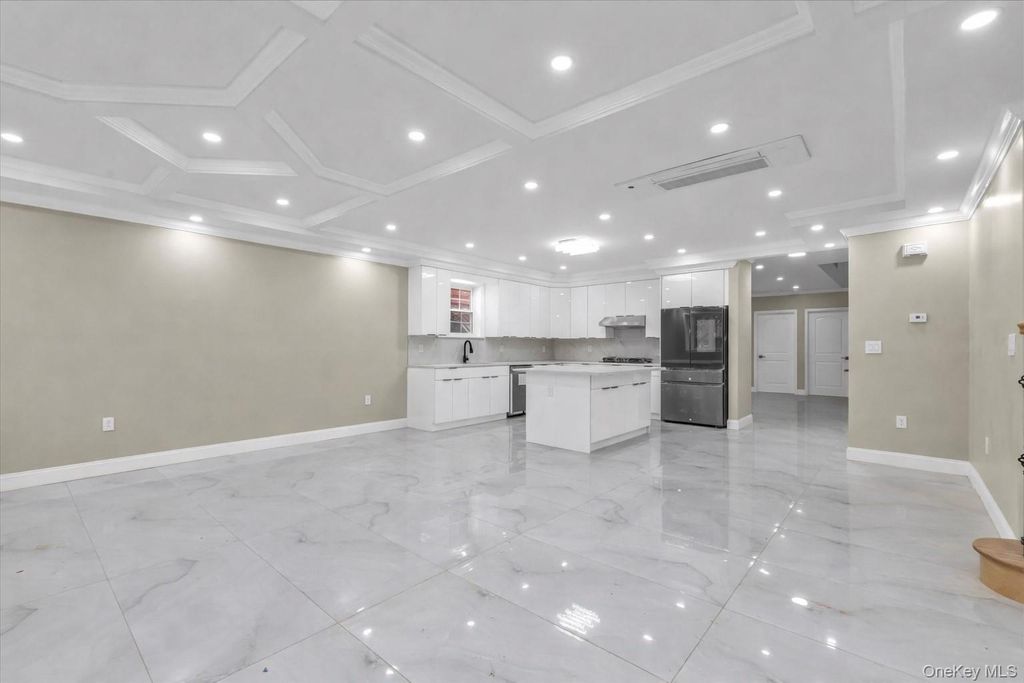 Photo of 27-09 Utopia Parkway, Flushing, NY 11358 (MLS # 946161)