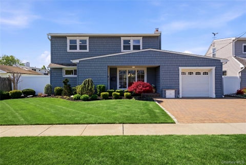 Homes For Sale - 120 Franklin Place<br/> Massapequa, NY 11758