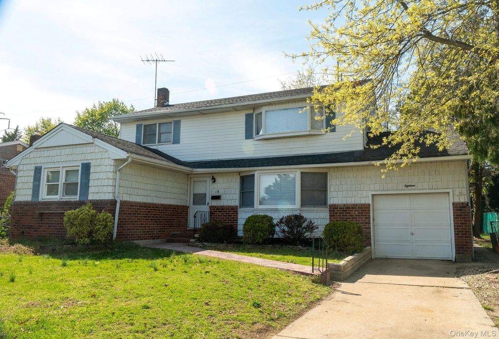 Photo of 18 Edna Drive, Syosset, NY 11791 (MLS # 991040)