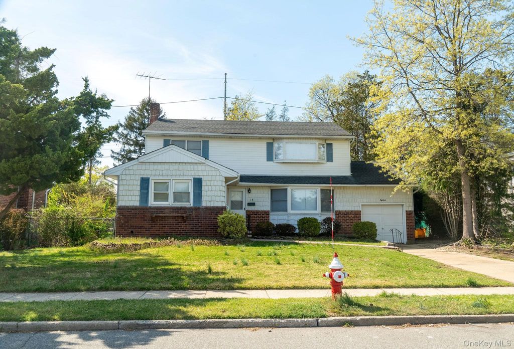 Photo of 18 Edna Drive, Syosset, NY 11791 (MLS # 991040)