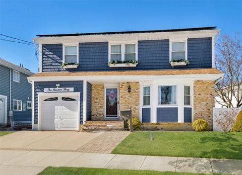 130 Oakview Avenue Farmingdale NY 11735