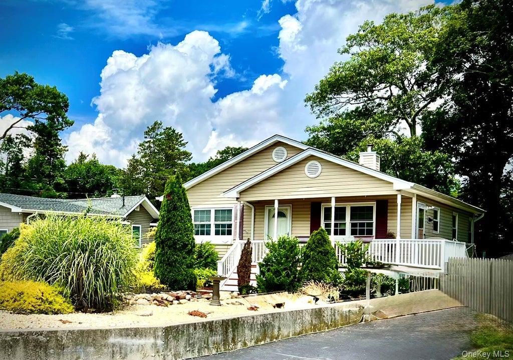 Photo of 89 Rugby Drive, Shirley, NY 11967 (MLS # 1019612)