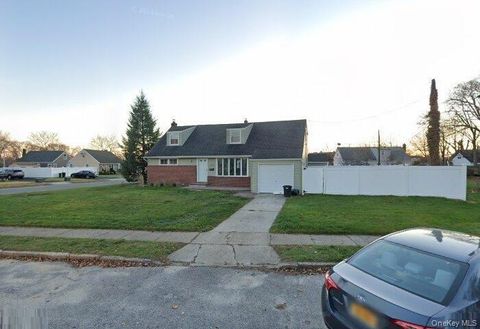 Photo of 1618 Paula Court, North Bellmore, NY 11710 (MLS # 929140)