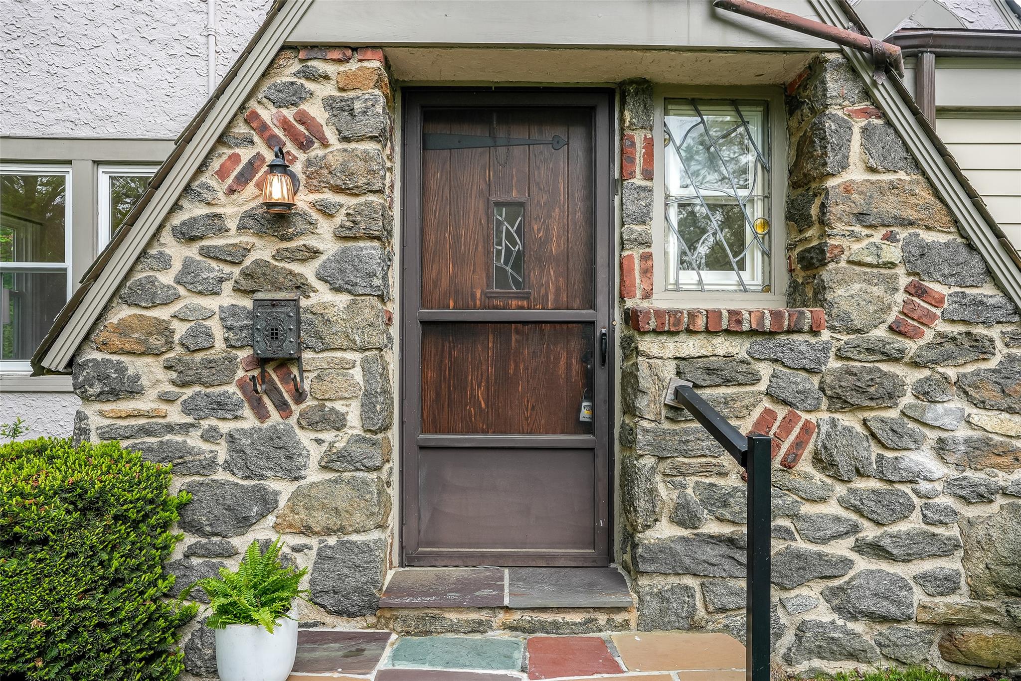 654 Forest Avenue, Larchmont, New York image 2