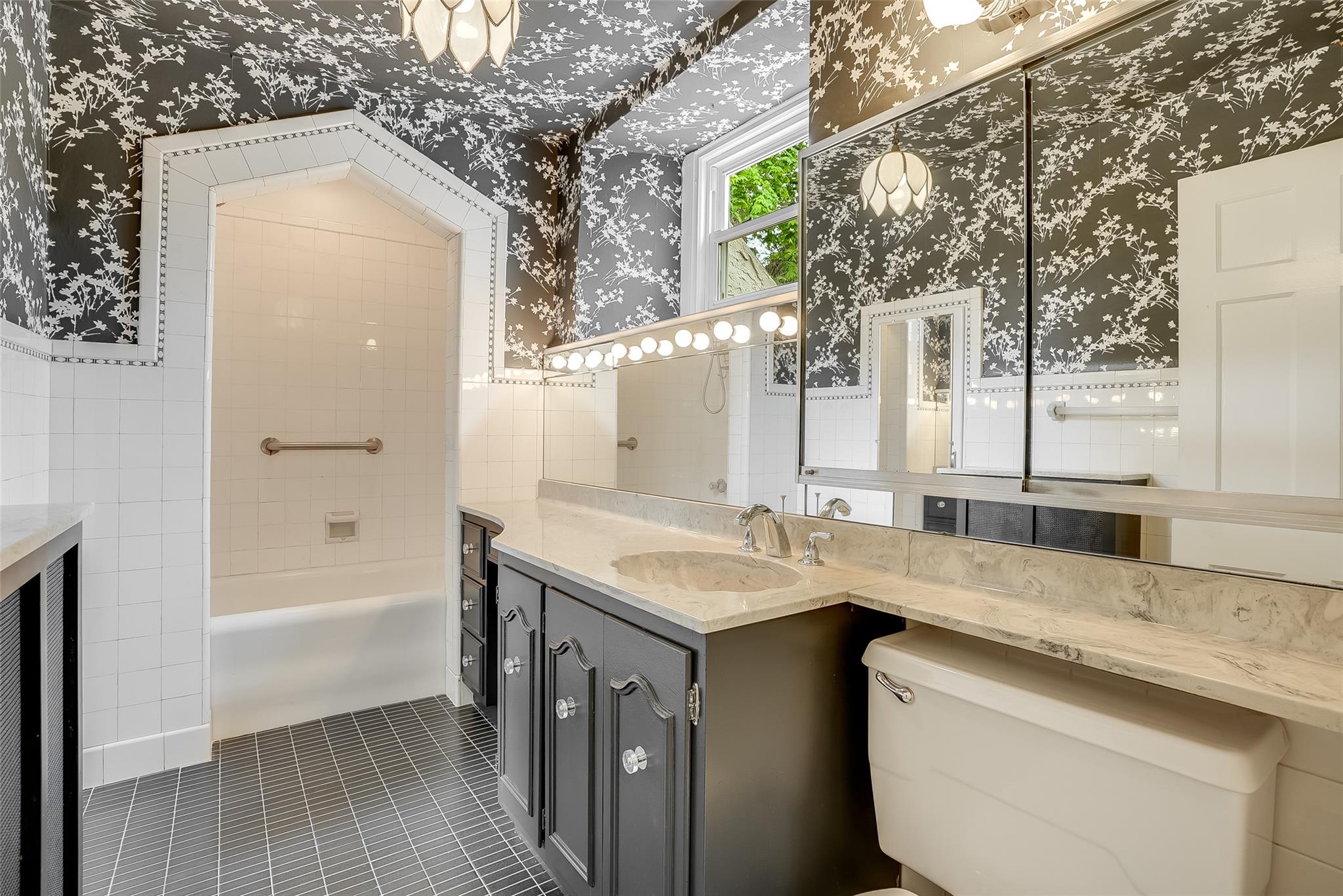 654 Forest Avenue, Larchmont, New York image 30