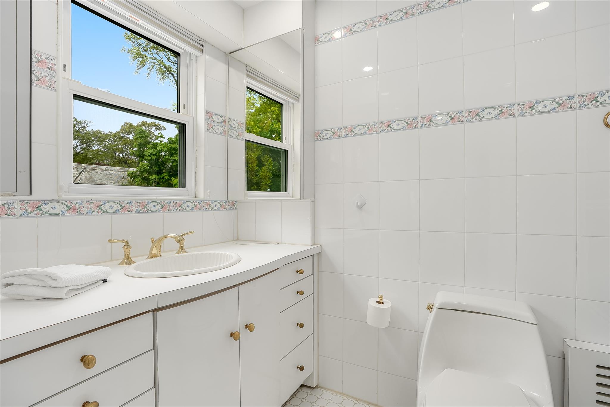 654 Forest Avenue, Larchmont, New York image 25