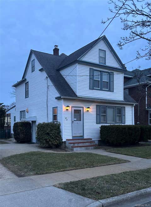 Homes For Sale - 22 Sylvan Place<br/> Valley Stream, NY 11581