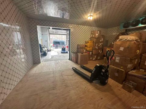 Photo of 3825 Greenpoint Avenue, Long Island City, NY 11101 (MLS # 938946)