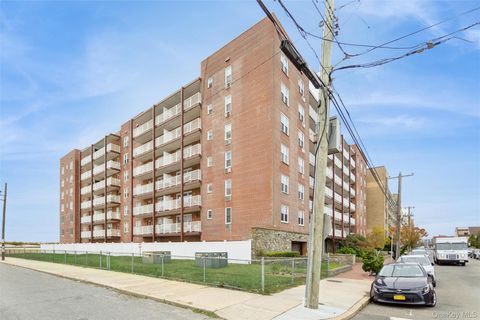 Photo of 666 Shore Road #5M, Long Beach, NY 11561 (MLS # 929101)