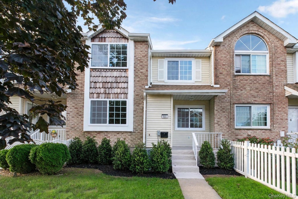 Photo of 18 Dreyer Avenue #B, Staten Island, NY 10314 (MLS # 1059657)