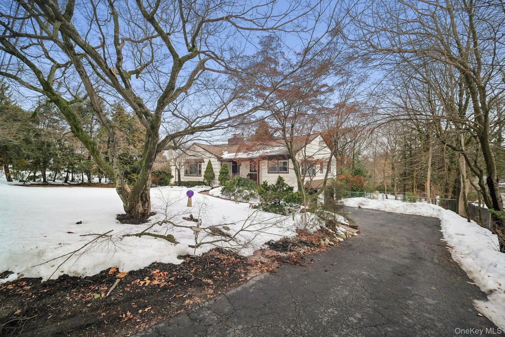 Photo of 510 Highview Avenue, Pearl River, NY 10965 (MLS # 965105)