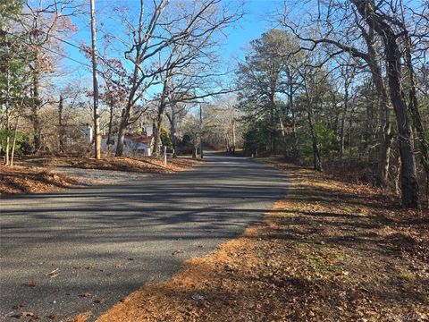 68 Big Fresh Pond Road Southampton NY 11968