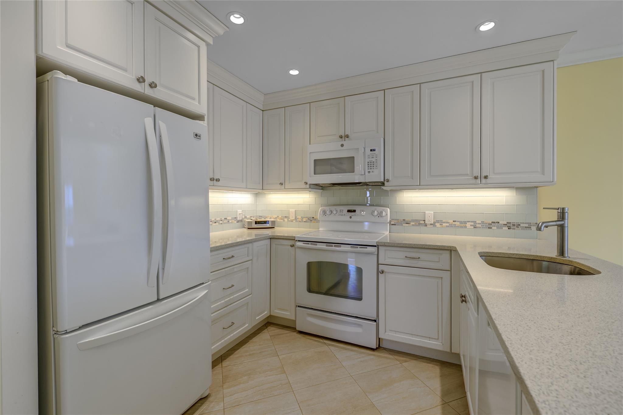 372 Main Street #306, Port Washington, New York image 14