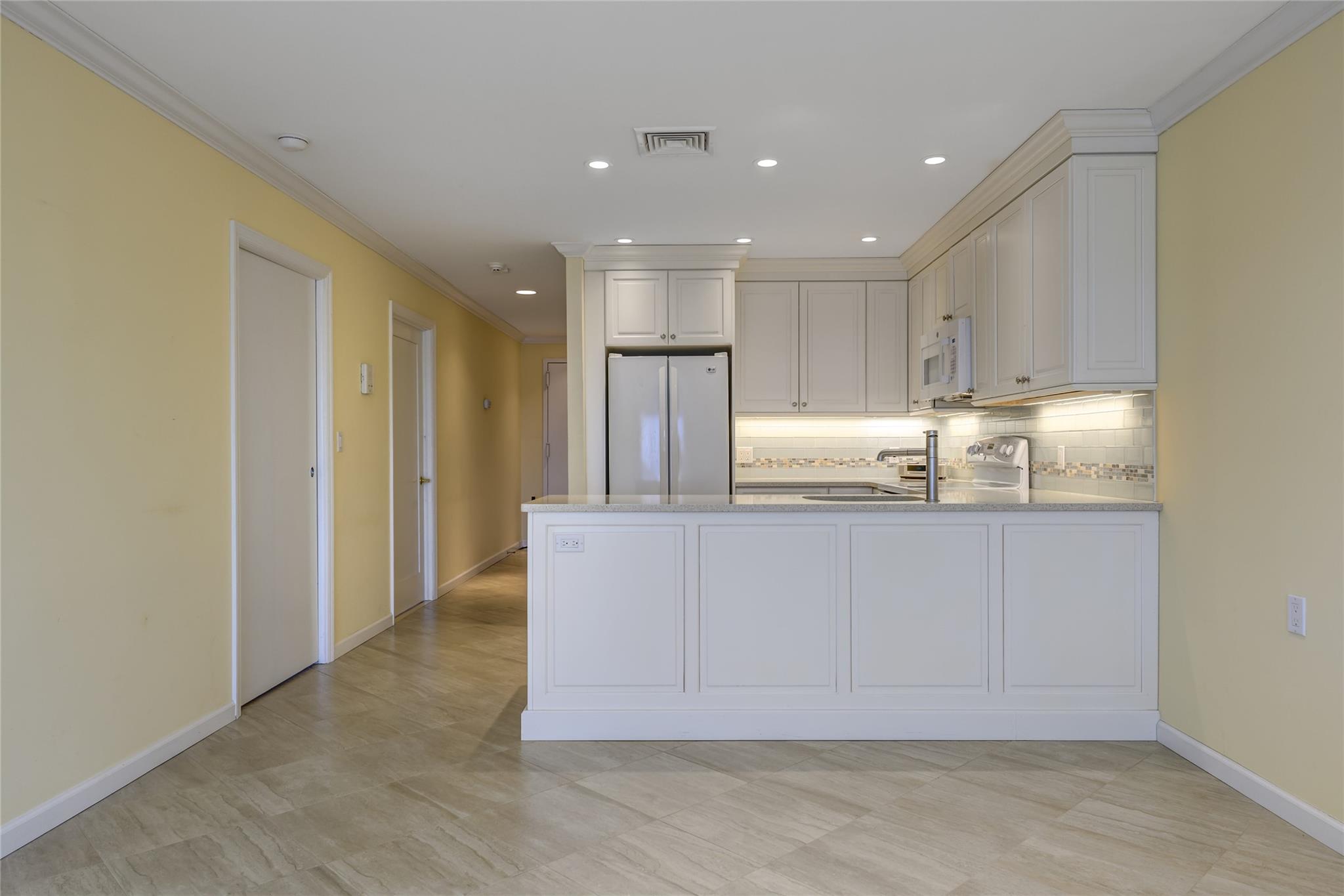 372 Main Street #306, Port Washington, New York image 12