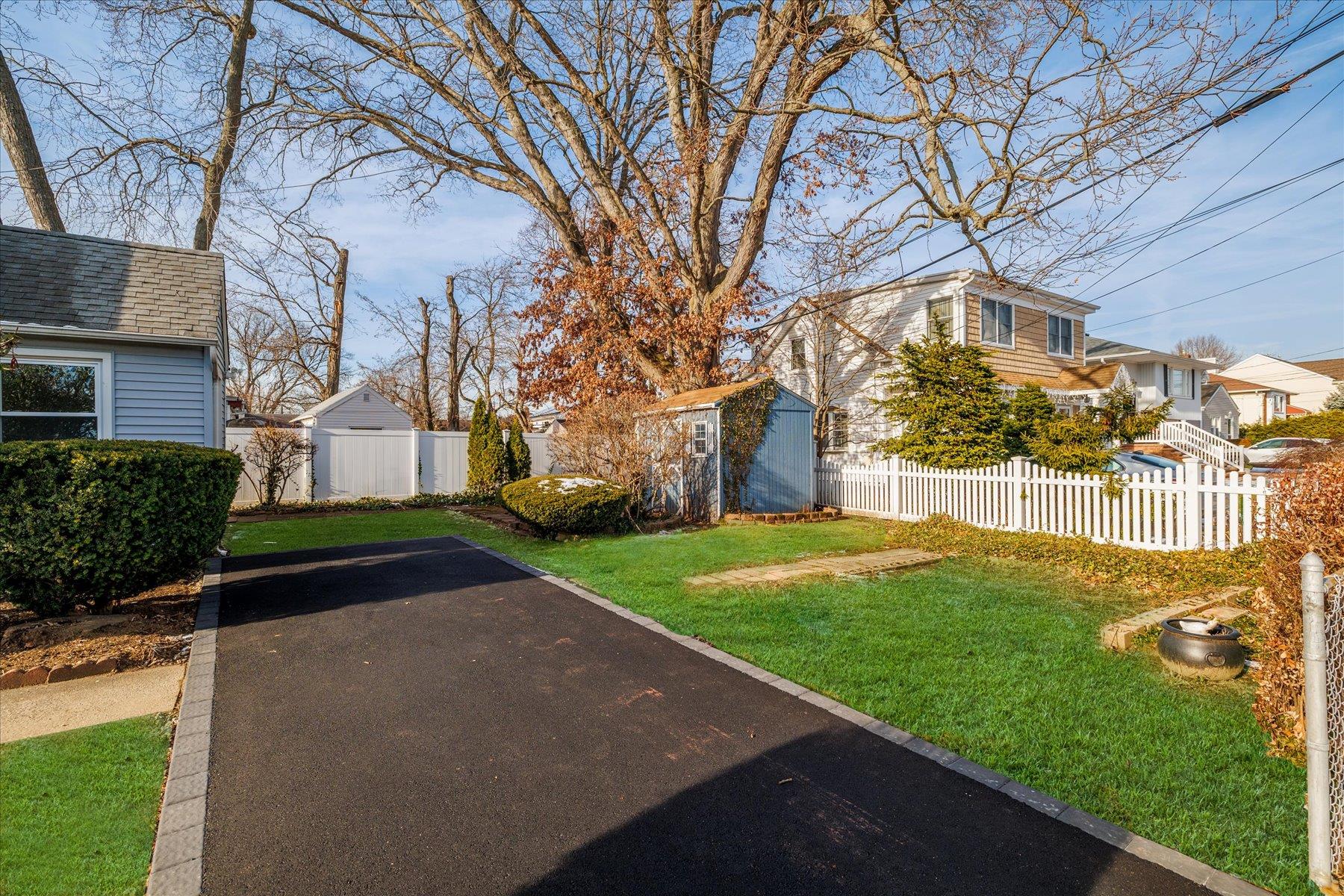 1406 Little Neck Avenue, Bellmore, New York image 19