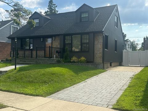 63 Pembrook Drive Mineola NY 11501
