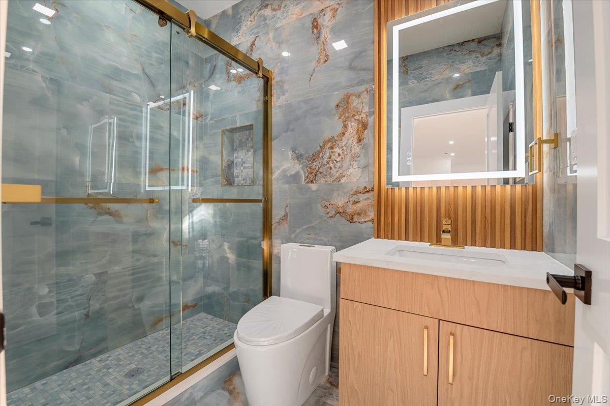 Dix Hills, New York 11746, United States, 5 Bedrooms Bedrooms, ,7 BathroomsBathrooms,Residential,Active,247573