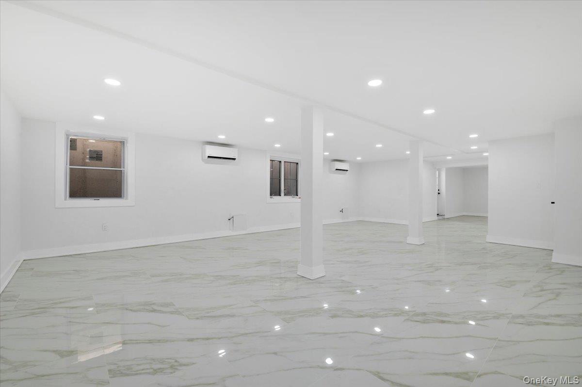 Dix Hills, New York 11746, United States, 5 Bedrooms Bedrooms, ,7 BathroomsBathrooms,Residential,Active,247573