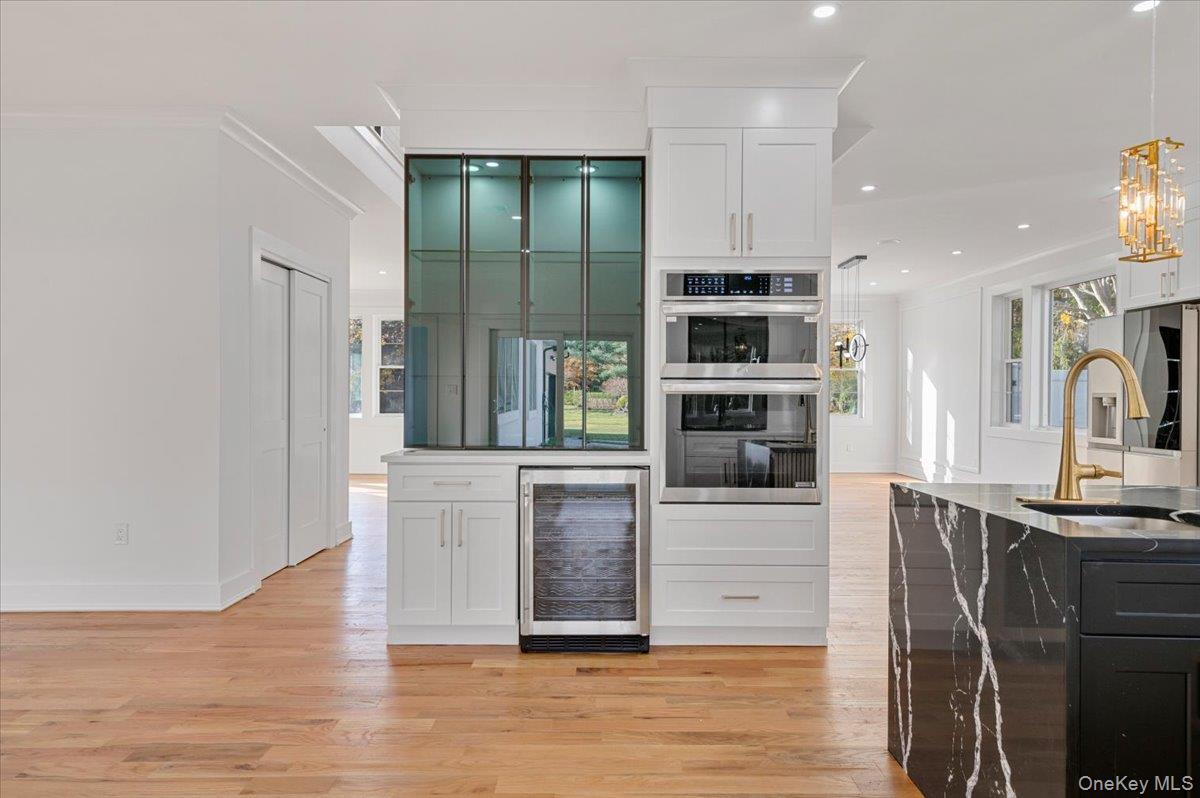 Dix Hills, New York 11746, United States, 5 Bedrooms Bedrooms, ,7 BathroomsBathrooms,Residential,Active,247573