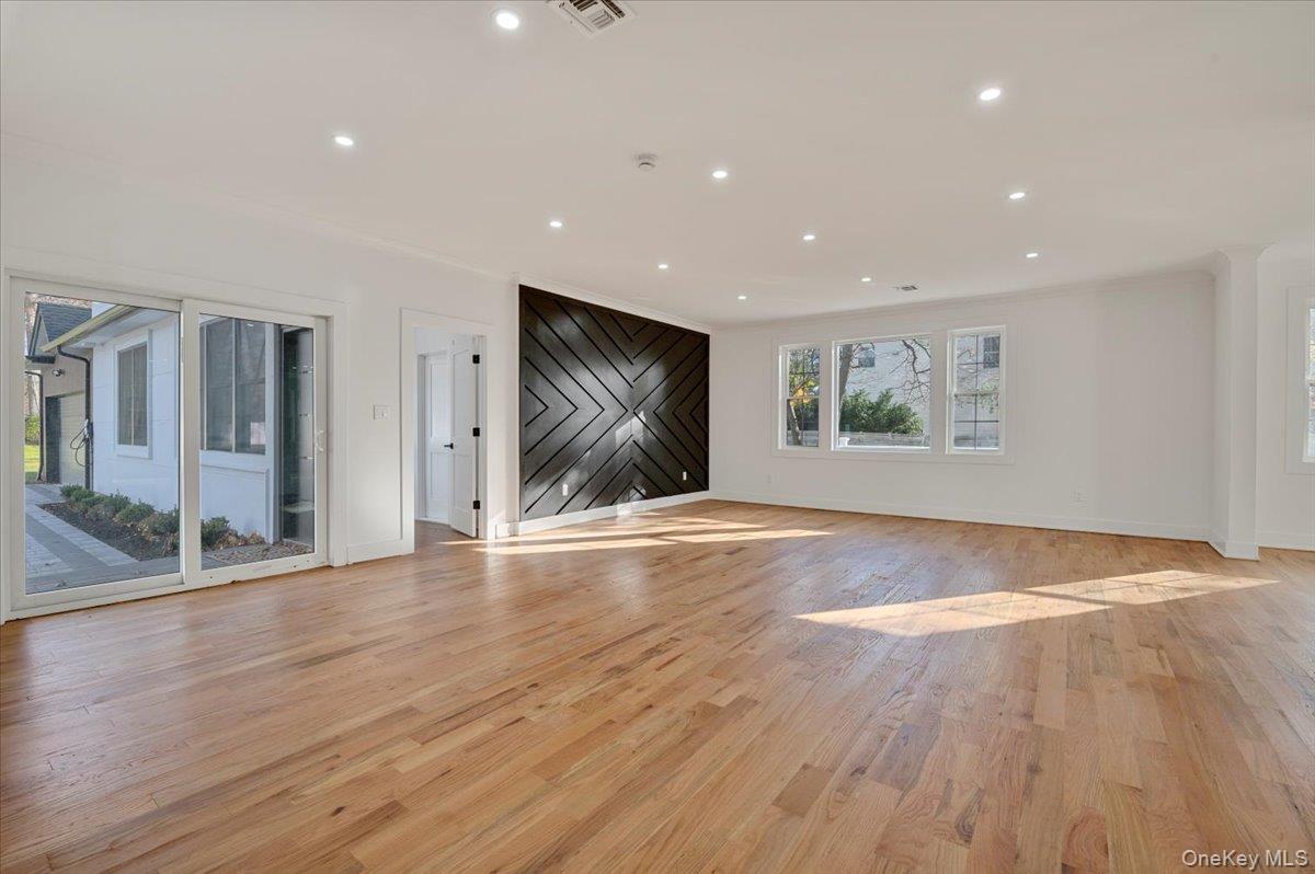 Dix Hills, New York 11746, United States, 5 Bedrooms Bedrooms, ,7 BathroomsBathrooms,Residential,Active,247573