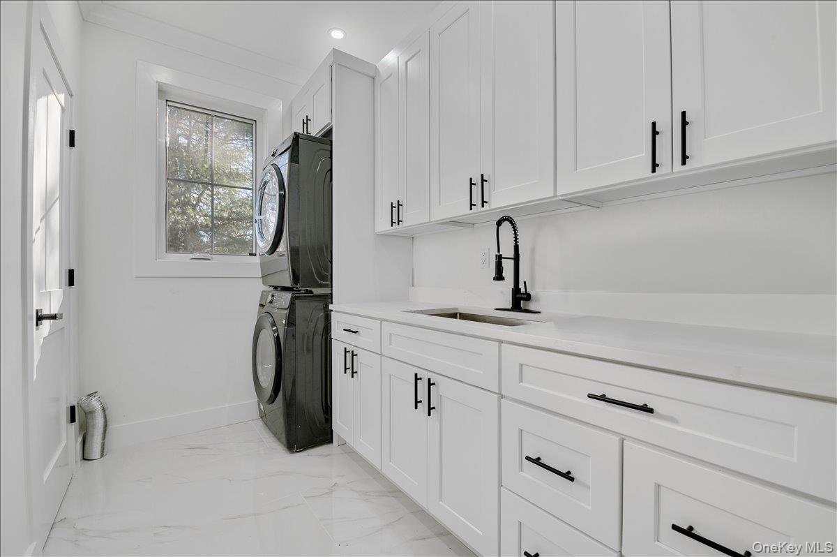 Dix Hills, New York 11746, United States, 5 Bedrooms Bedrooms, ,7 BathroomsBathrooms,Residential,Active,247573