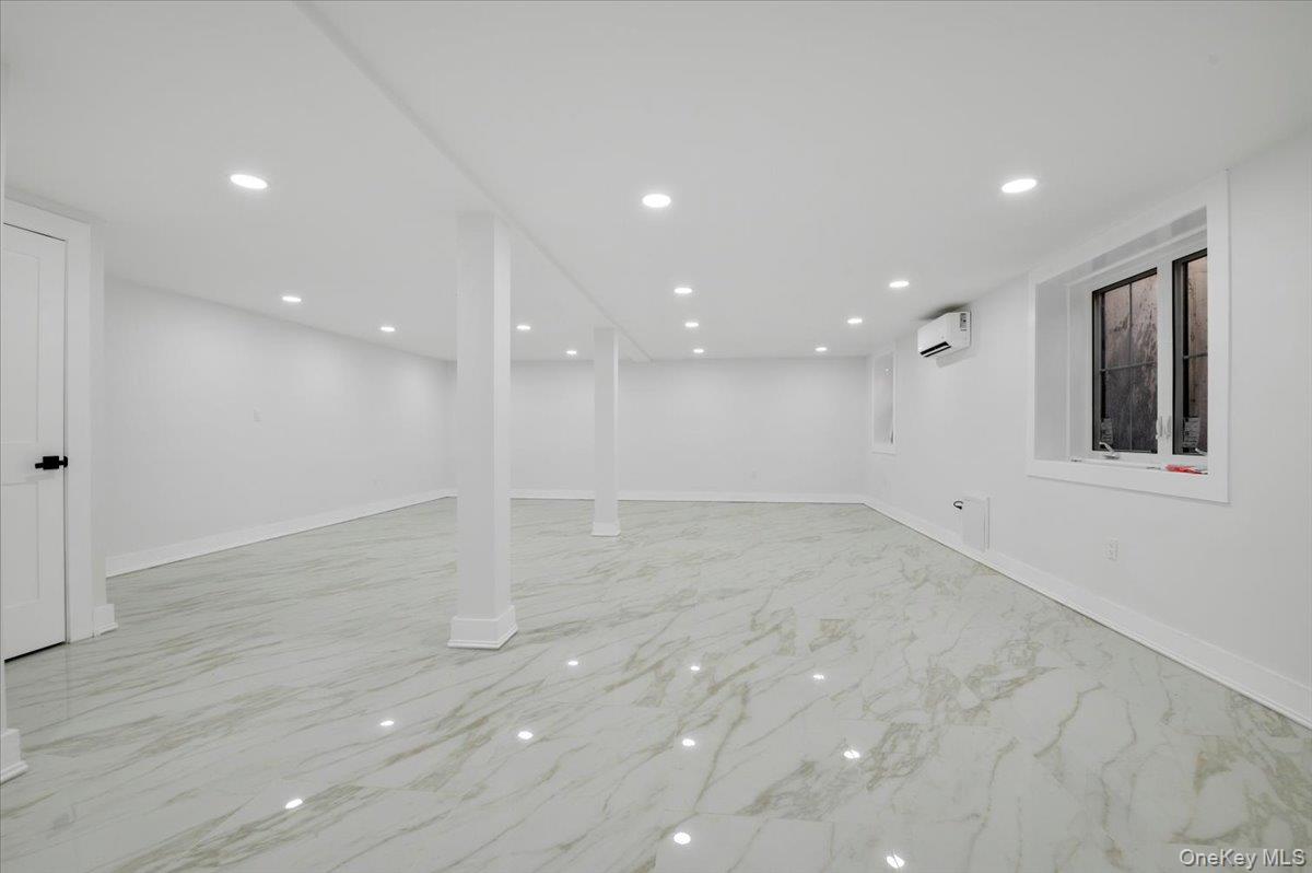 Dix Hills, New York 11746, United States, 5 Bedrooms Bedrooms, ,7 BathroomsBathrooms,Residential,Active,247573