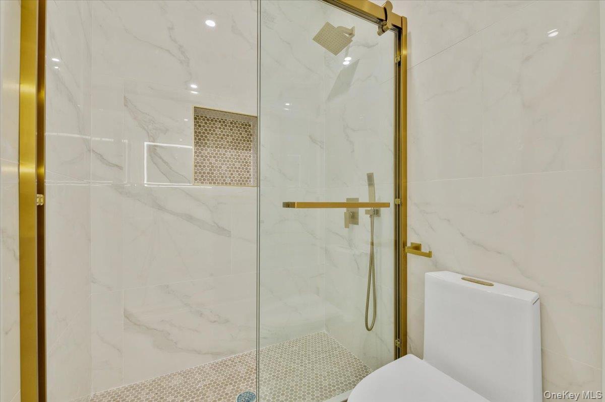 Dix Hills, New York 11746, United States, 5 Bedrooms Bedrooms, ,7 BathroomsBathrooms,Residential,Active,247573