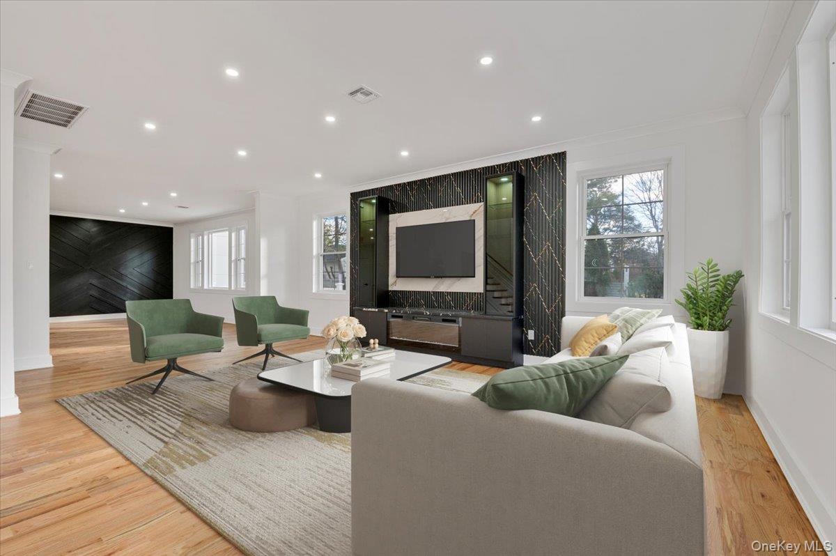 Dix Hills, New York 11746, United States, 5 Bedrooms Bedrooms, ,7 BathroomsBathrooms,Residential,Active,247573