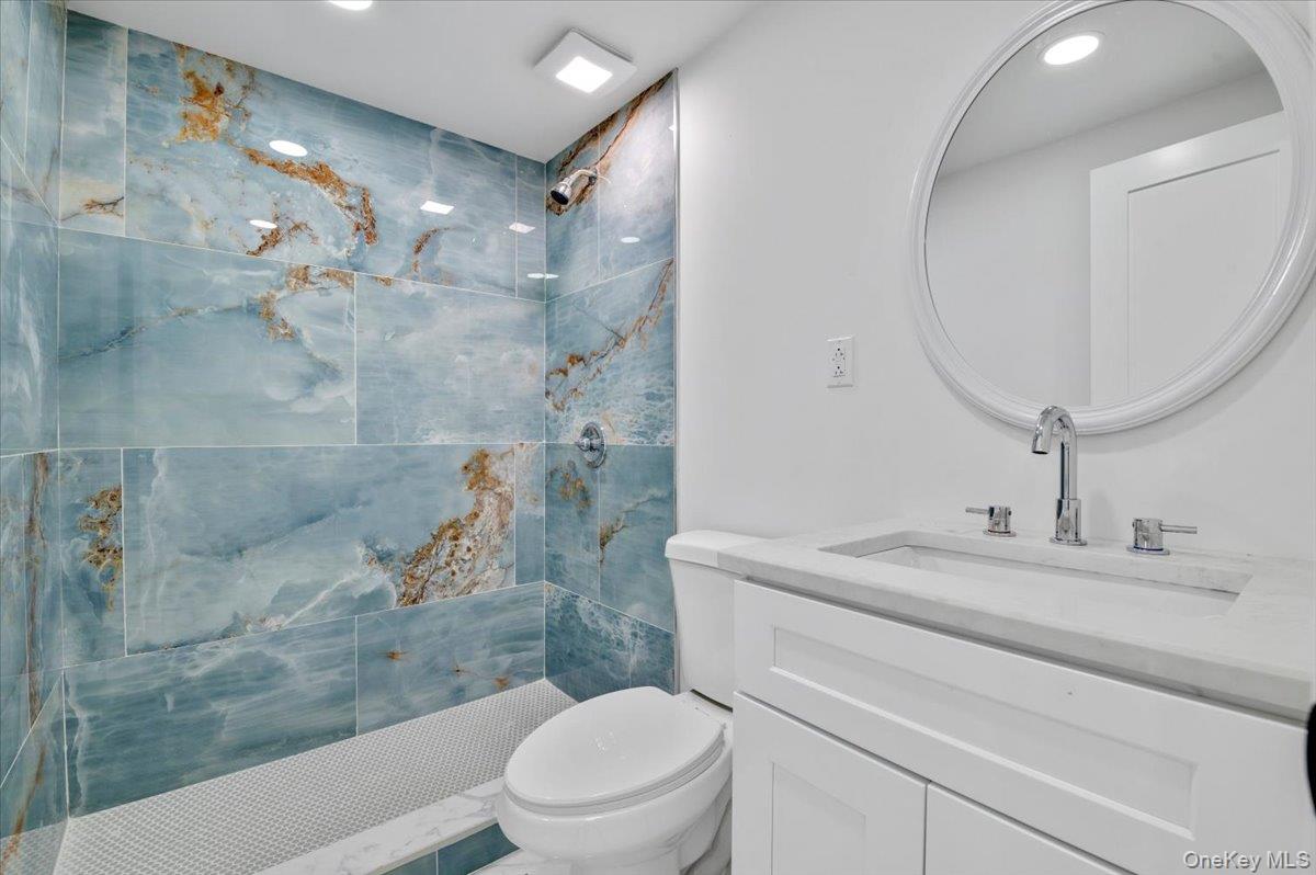 Dix Hills, New York 11746, United States, 5 Bedrooms Bedrooms, ,7 BathroomsBathrooms,Residential,Active,247573