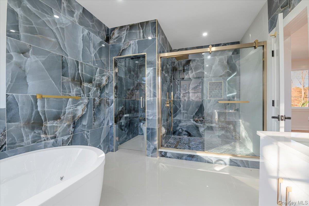 Dix Hills, New York 11746, United States, 5 Bedrooms Bedrooms, ,7 BathroomsBathrooms,Residential,Active,247573