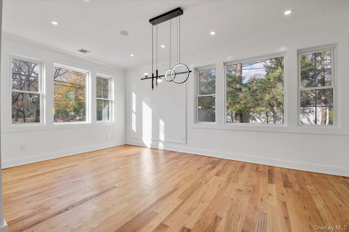 Dix Hills, New York 11746, United States, 5 Bedrooms Bedrooms, ,7 BathroomsBathrooms,Residential,Active,247573