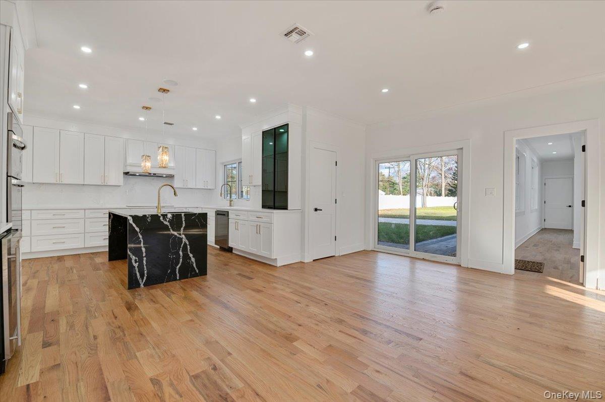 Dix Hills, New York 11746, United States, 5 Bedrooms Bedrooms, ,7 BathroomsBathrooms,Residential,Active,247573