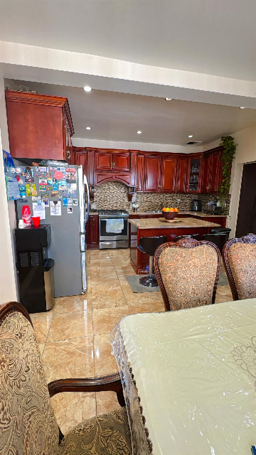 10231 90th Avenue, Richmond Hill, New York image 3