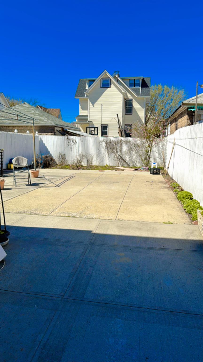 10231 90th Avenue, Richmond Hill, New York image 4