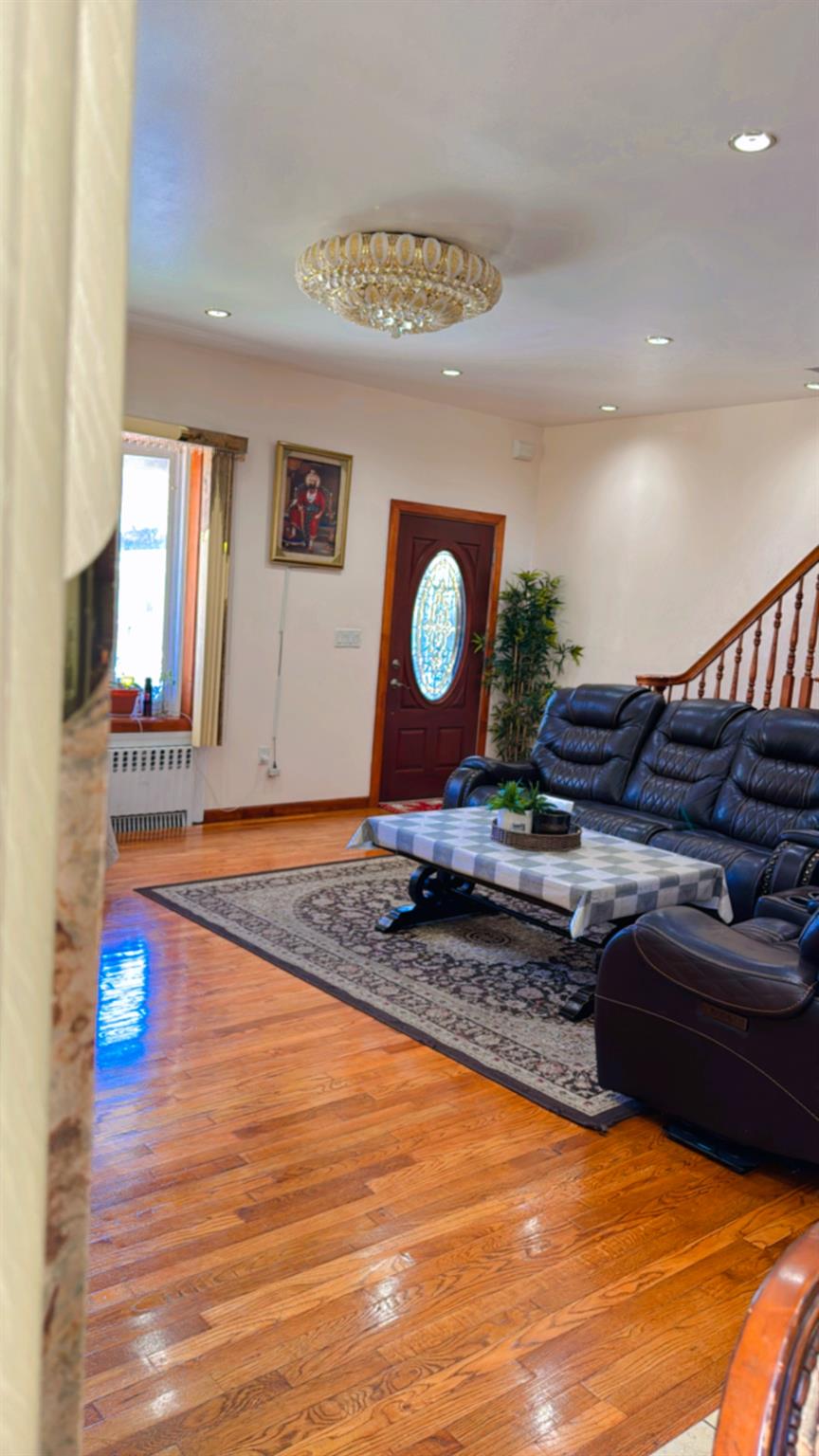 10231 90th Avenue, Richmond Hill, New York image 9